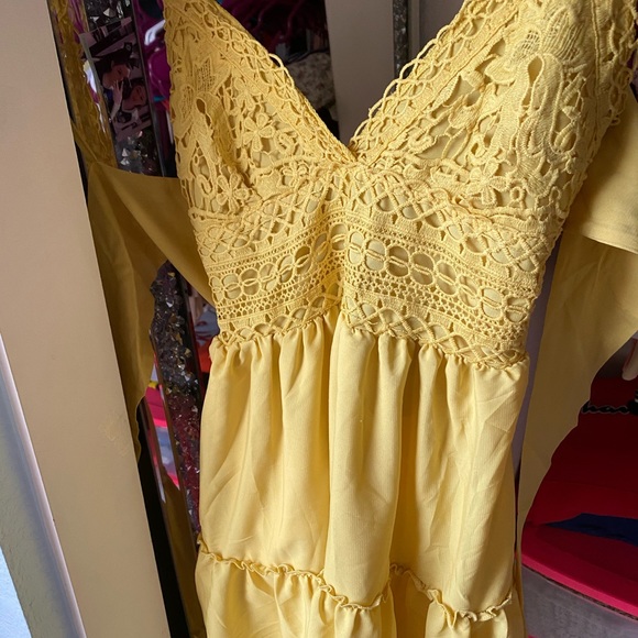 yellow dress - Picture 4 of 4